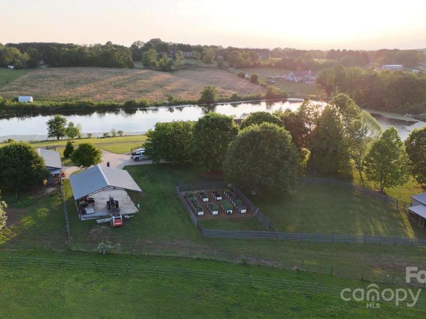 270 Watkins Road, Campobello, SC 29322.  MLS# CAR4254661, YatesRealty ID 15542. 