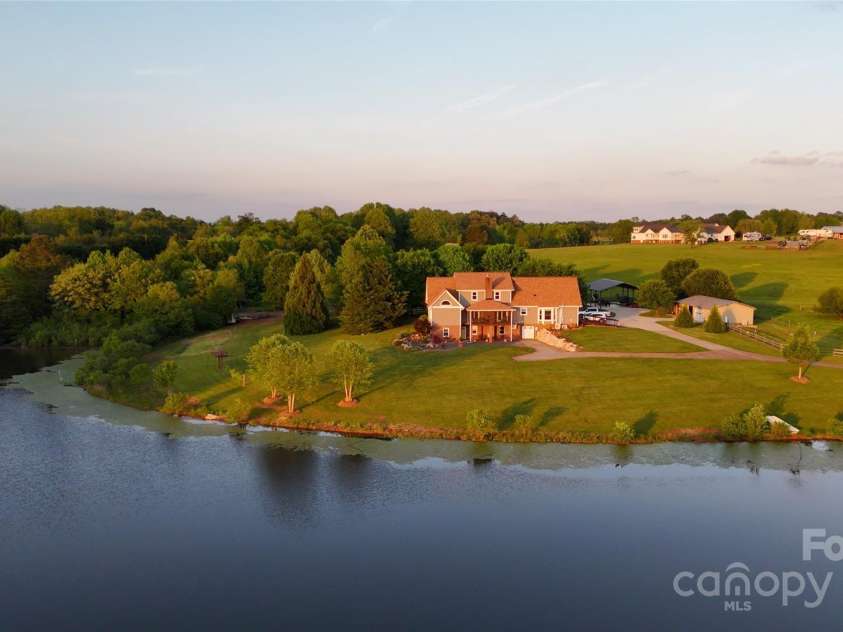 270 Watkins Road, Campobello, SC 29322.  MLS# CAR4254661, YatesRealty ID 15542. 