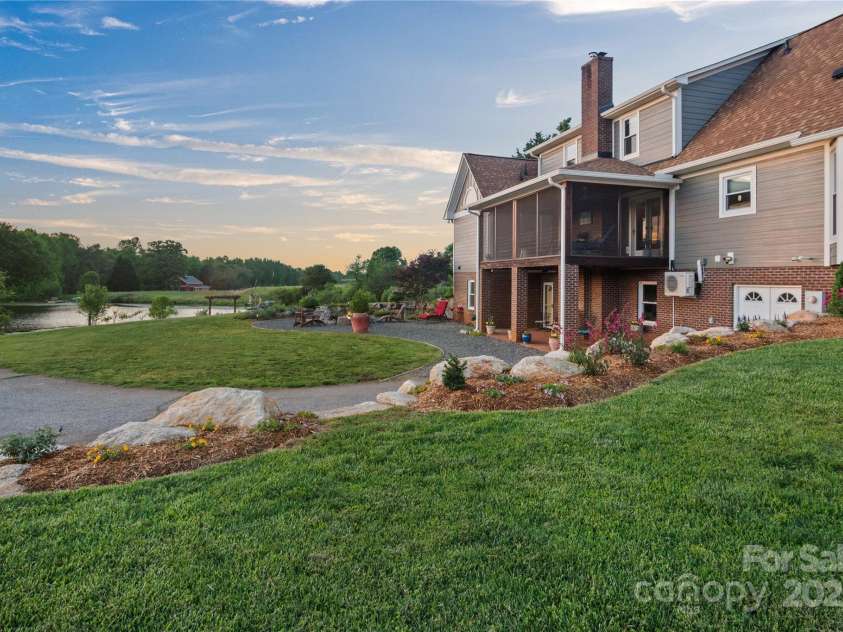 270 Watkins Road, Campobello, SC 29322.  MLS# CAR4254661, YatesRealty ID 15542. 