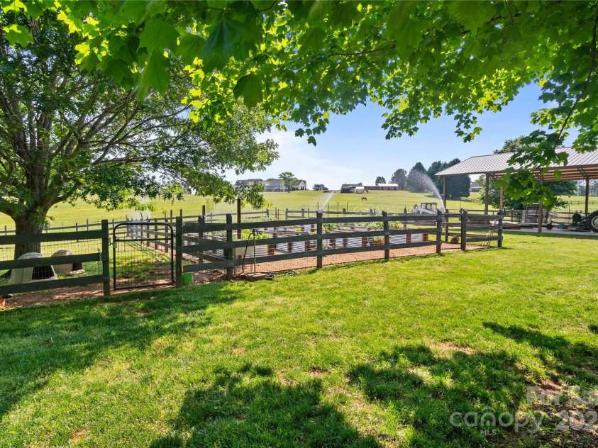 270 Watkins Road, Campobello, SC 29322.  MLS# CAR4254661, YatesRealty ID 15542. 