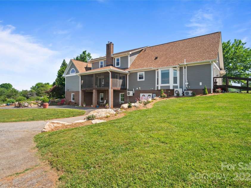 270 Watkins Road, Campobello, SC 29322.  MLS# CAR4254661, YatesRealty ID 15542. 