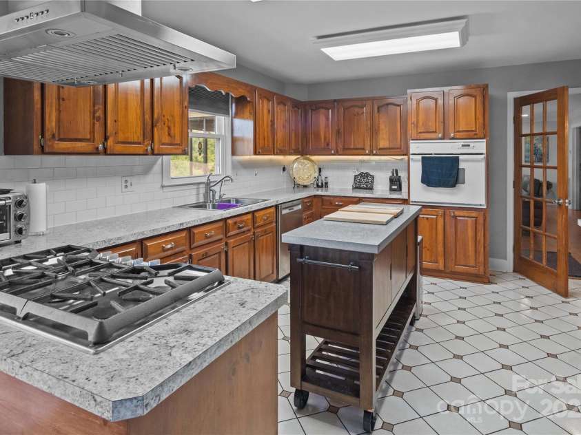 270 Watkins Road, Campobello, SC 29322.  MLS# CAR4254661, YatesRealty ID 15542. 