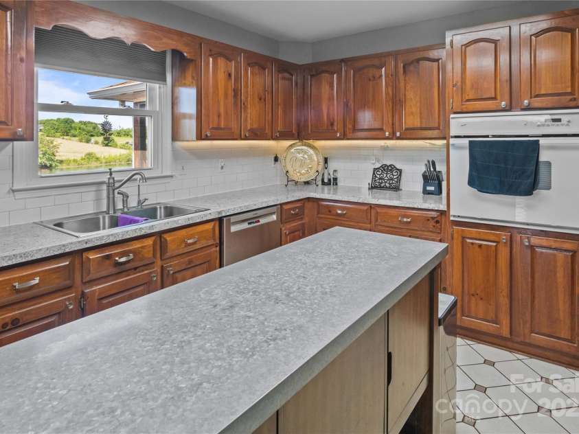 270 Watkins Road, Campobello, SC 29322.  MLS# CAR4254661, YatesRealty ID 15542. 