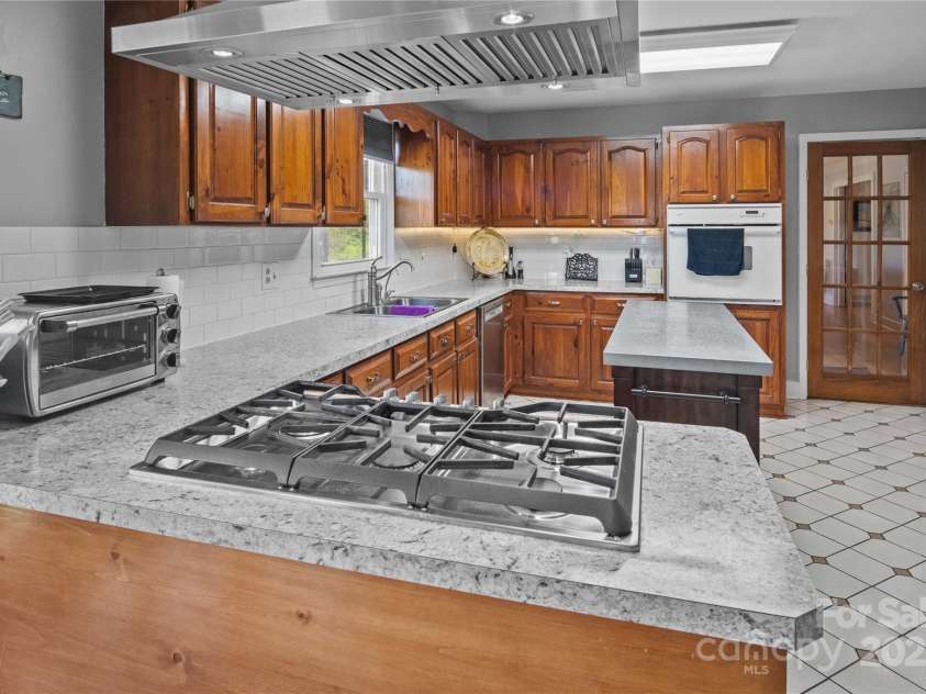 270 Watkins Road, Campobello, SC 29322.  MLS# CAR4254661, YatesRealty ID 15542. 