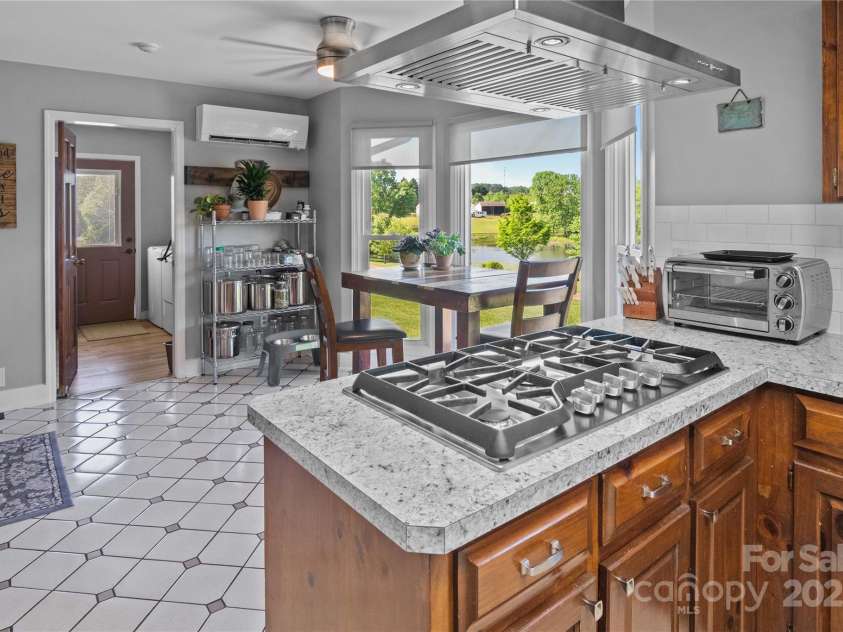 270 Watkins Road, Campobello, SC 29322.  MLS# CAR4254661, YatesRealty ID 15542. 