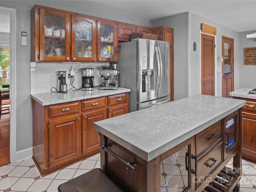 270 Watkins Road, Campobello, SC 29322.  MLS# CAR4254661, YatesRealty ID 15542. 