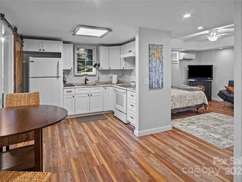 270 Watkins Road, Campobello, SC 29322.  MLS# CAR4254661, YatesRealty ID 15542. 