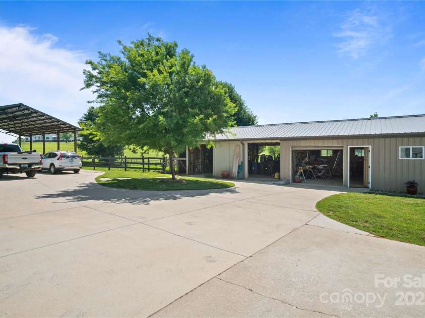 270 Watkins Road, Campobello, SC 29322.  MLS# CAR4254661, YatesRealty ID 15542. 