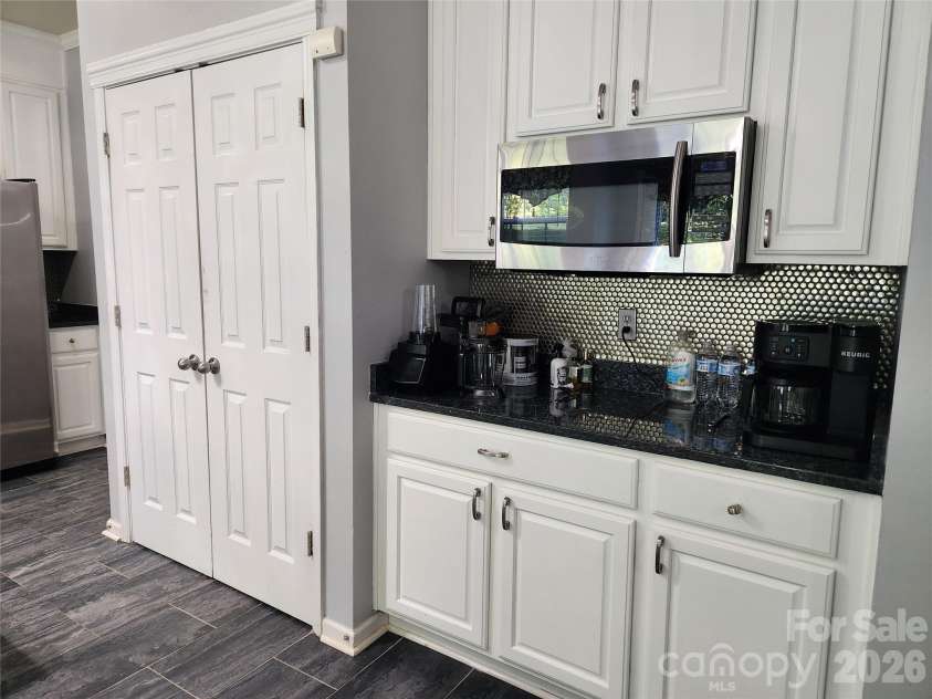 9022 Goldfields Drive, Charlotte, NC 28227.  MLS# CAR4374322, YatesRealty ID 15542. 