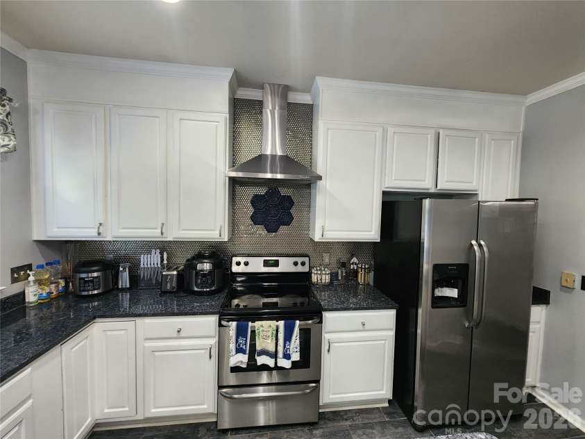 9022 Goldfields Drive, Charlotte, NC 28227.  MLS# CAR4374322, YatesRealty ID 15542. 