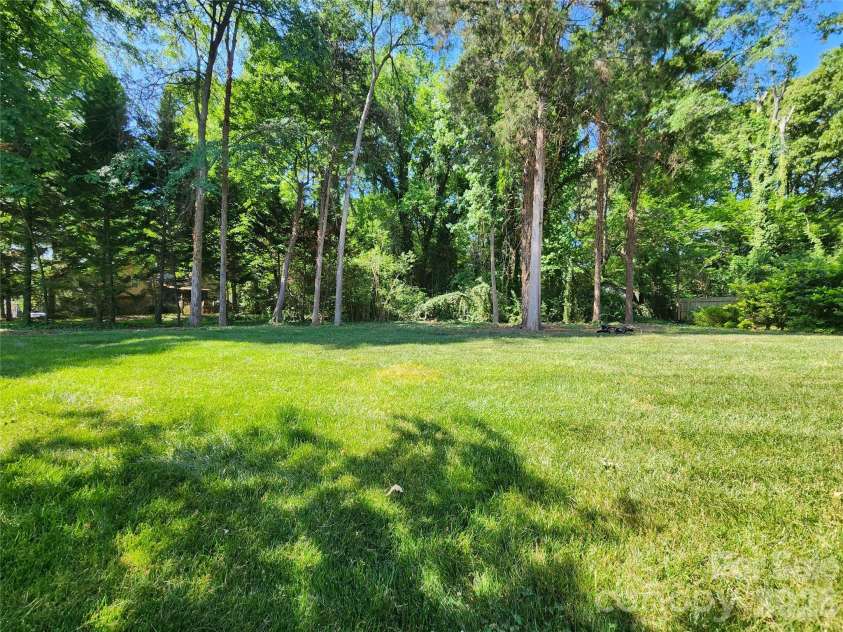 9022 Goldfields Drive, Charlotte, NC 28227.  MLS# CAR4374322, YatesRealty ID 15542. 