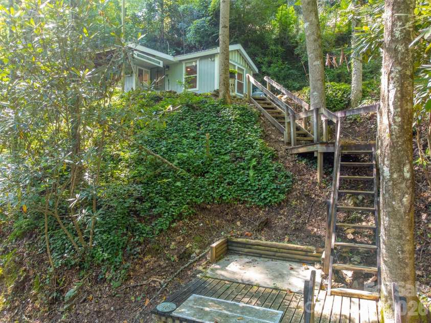 283 Briggs Cove Road, Robbinsville, NC 28771.  MLS# CAR4370244, YatesRealty ID 15545. 