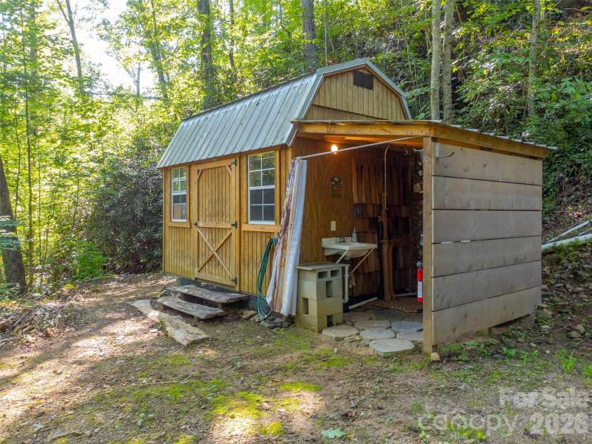 283 Briggs Cove Road, Robbinsville, NC 28771.  MLS# CAR4370244, YatesRealty ID 15545. 