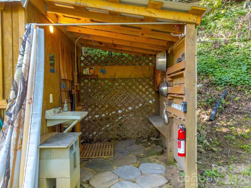 283 Briggs Cove Road, Robbinsville, NC 28771.  MLS# CAR4370244, YatesRealty ID 15545. 