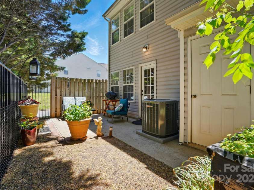 7671 Bluff Point Lane, Denver, NC 28037.  MLS# CAR4263184, YatesRealty ID 15546. 