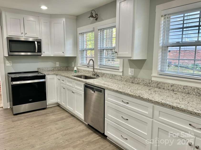 121 11th Street, Oakboro, NC 28129.  MLS# CAR4247731, YatesRealty ID 15547. Kitchen