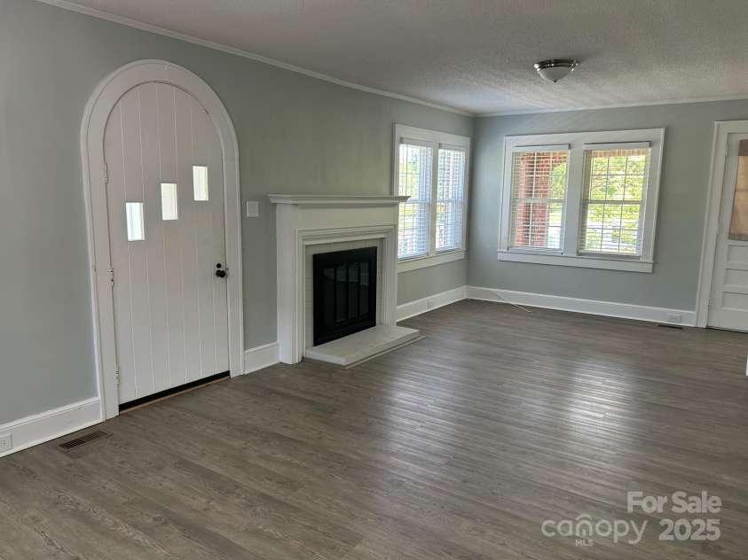 121 11th Street, Oakboro, NC 28129.  MLS# CAR4247731, YatesRealty ID 15547. Living Room