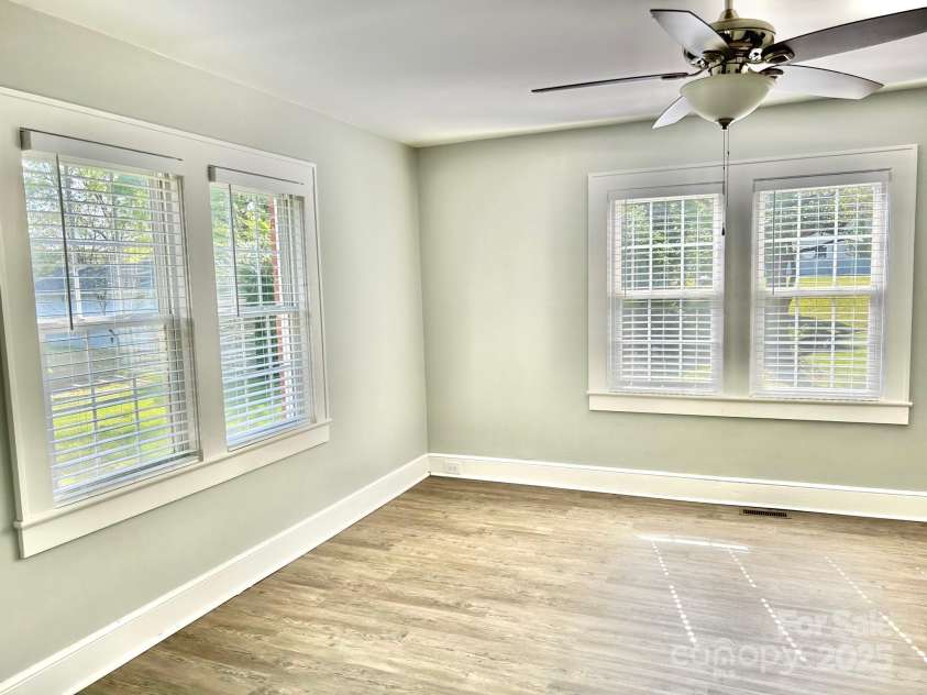 121 11th Street, Oakboro, NC 28129.  MLS# CAR4247731, YatesRealty ID 15547. Living Room