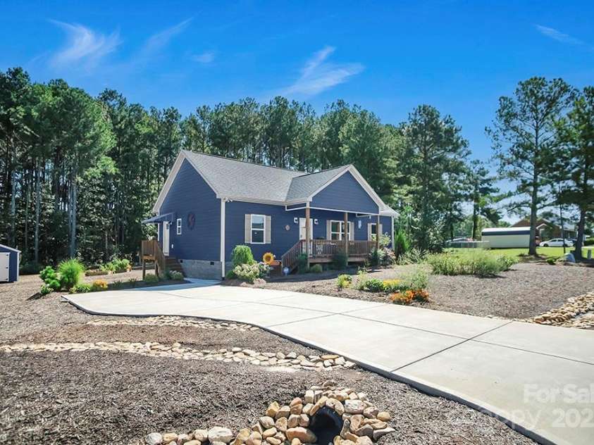 5016 Old Pine Lane, Cherryville, NC 28021.  MLS# CAR4263338, YatesRealty ID 15548. 