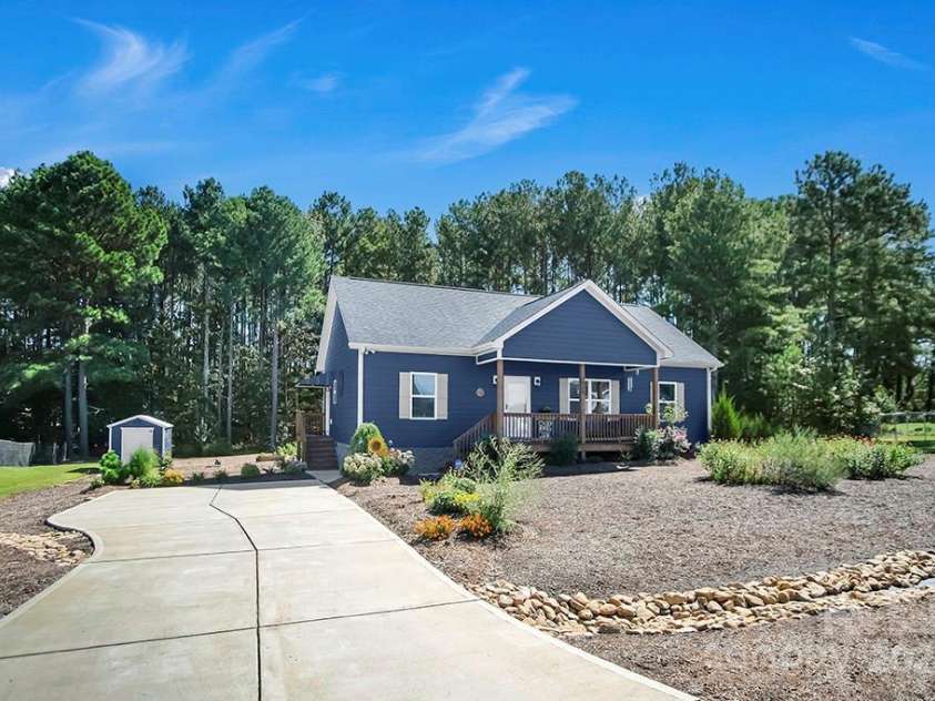 5016 Old Pine Lane, Cherryville, NC 28021.  MLS# CAR4263338, YatesRealty ID 15548. 