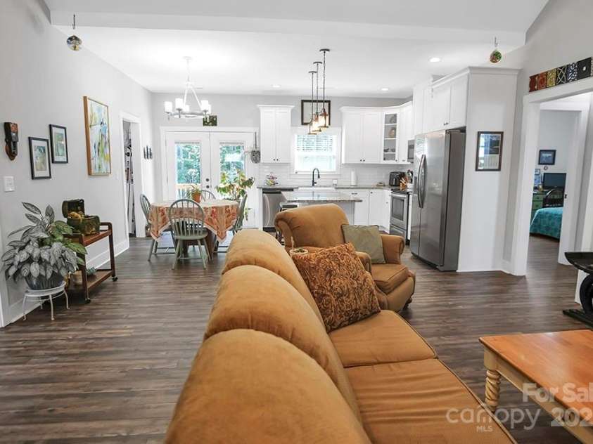 5016 Old Pine Lane, Cherryville, NC 28021.  MLS# CAR4263338, YatesRealty ID 15548. 