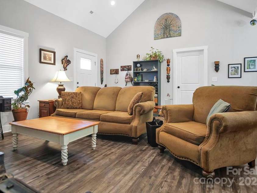 5016 Old Pine Lane, Cherryville, NC 28021.  MLS# CAR4263338, YatesRealty ID 15548. 