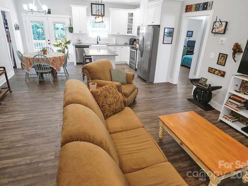 5016 Old Pine Lane, Cherryville, NC 28021.  MLS# CAR4263338, YatesRealty ID 15548. 