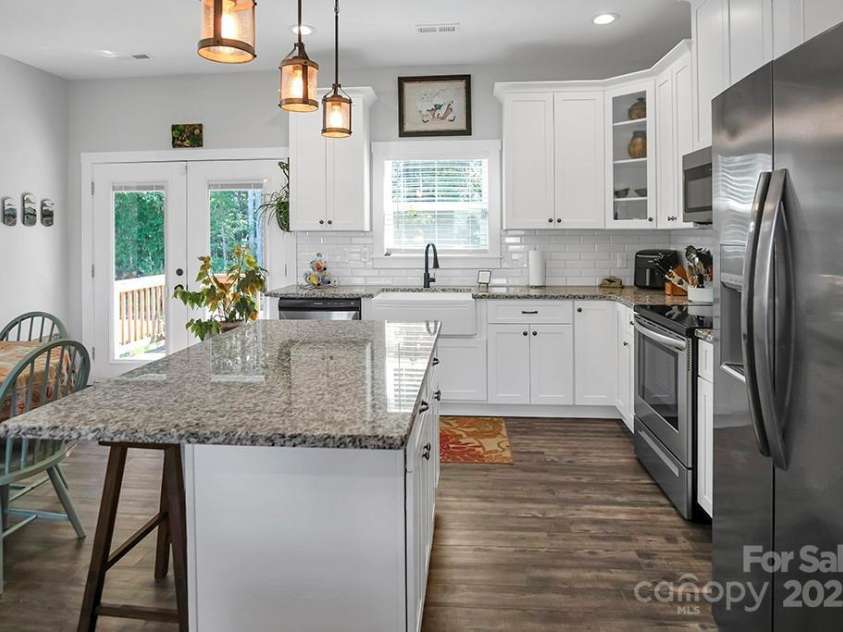 5016 Old Pine Lane, Cherryville, NC 28021.  MLS# CAR4263338, YatesRealty ID 15548. 