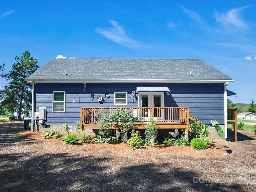 5016 Old Pine Lane, Cherryville, NC 28021.  MLS# CAR4263338, YatesRealty ID 15548. 