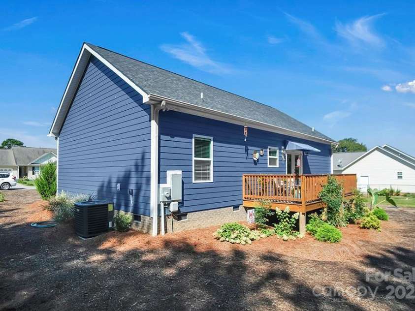 5016 Old Pine Lane, Cherryville, NC 28021.  MLS# CAR4263338, YatesRealty ID 15548. 