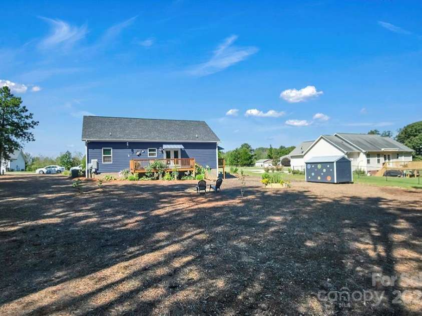 5016 Old Pine Lane, Cherryville, NC 28021.  MLS# CAR4263338, YatesRealty ID 15548. 