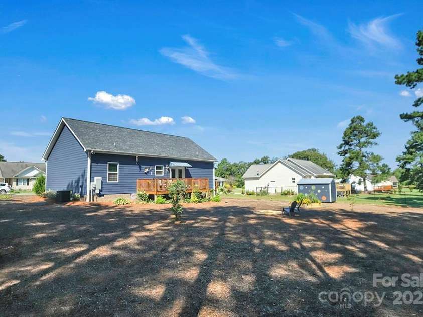 5016 Old Pine Lane, Cherryville, NC 28021.  MLS# CAR4263338, YatesRealty ID 15548. 