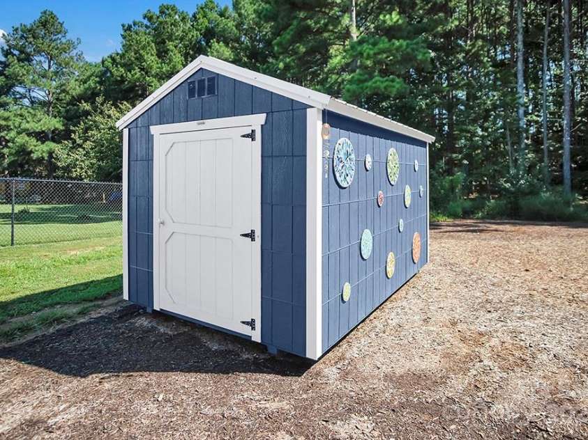 5016 Old Pine Lane, Cherryville, NC 28021.  MLS# CAR4263338, YatesRealty ID 15548. 