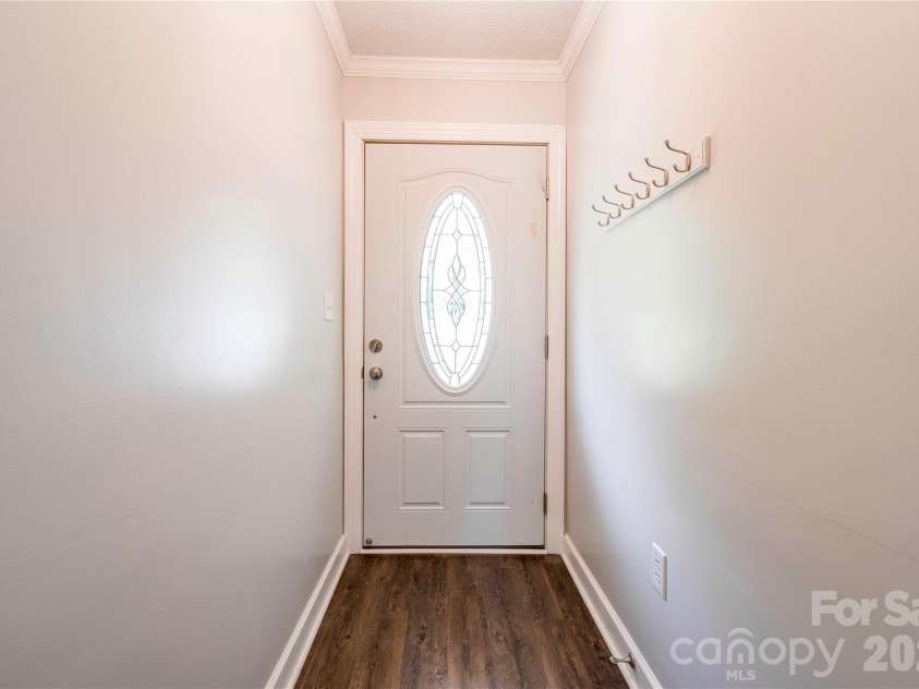 118 Crow Road, Shelby, NC 28152.  MLS# CAR4368353, YatesRealty ID 15549. Foyer