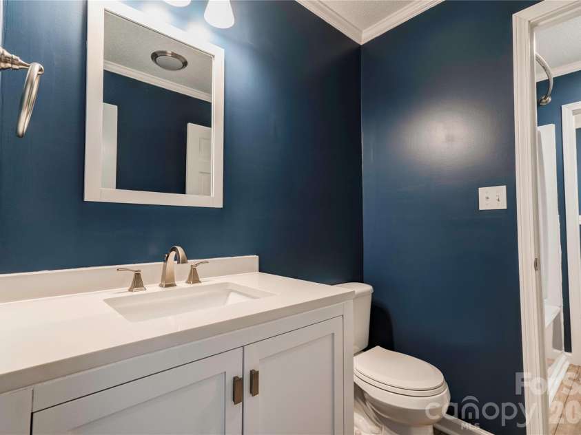 118 Crow Road, Shelby, NC 28152.  MLS# CAR4368353, YatesRealty ID 15549. Jack-n-Jill Bath