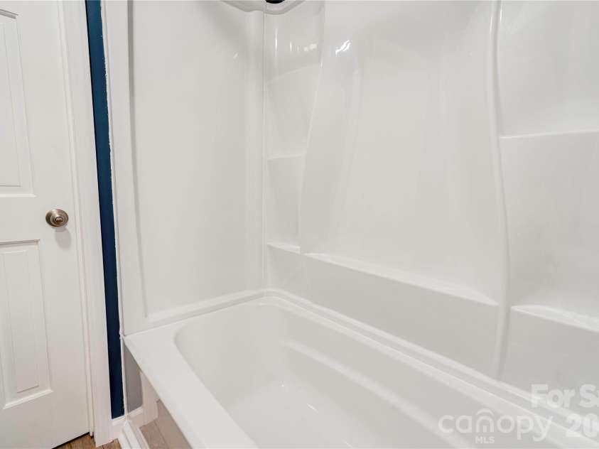 118 Crow Road, Shelby, NC 28152.  MLS# CAR4368353, YatesRealty ID 15549. Jack-n-Jill Bath