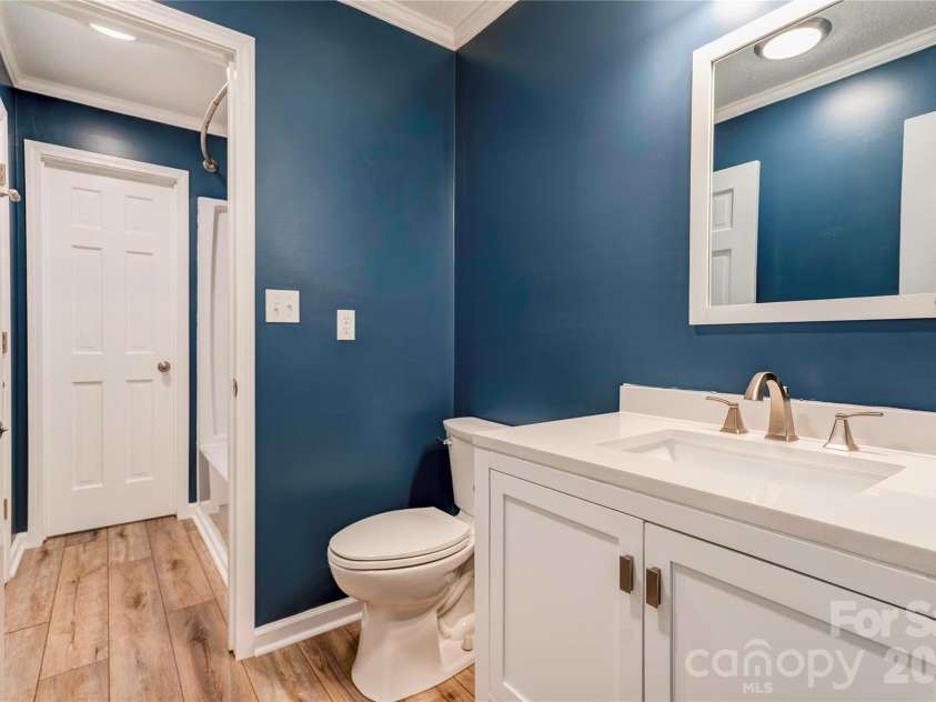 118 Crow Road, Shelby, NC 28152.  MLS# CAR4368353, YatesRealty ID 15549. Jack-n-Jill Bath