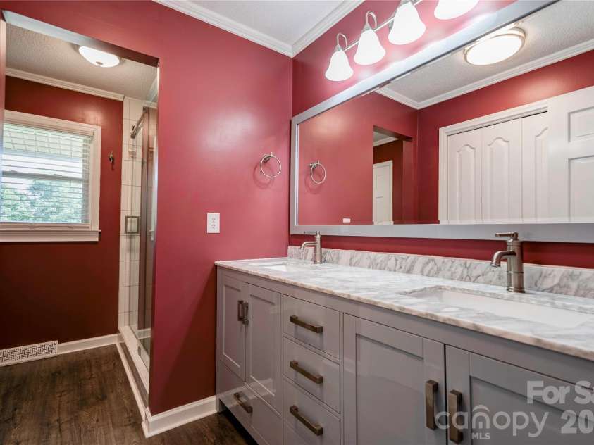 118 Crow Road, Shelby, NC 28152.  MLS# CAR4368353, YatesRealty ID 15549. Primary Bath
