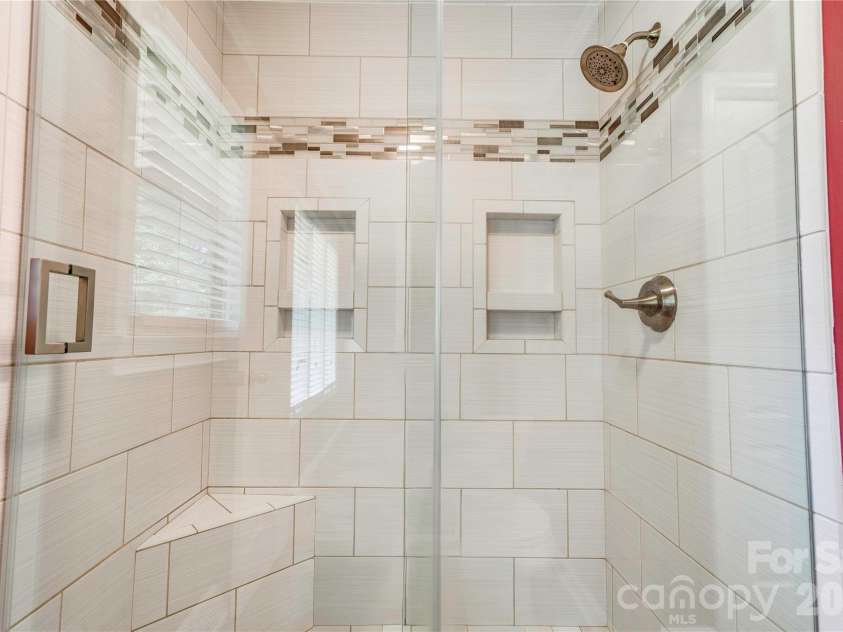 118 Crow Road, Shelby, NC 28152.  MLS# CAR4368353, YatesRealty ID 15549. Primary Bath