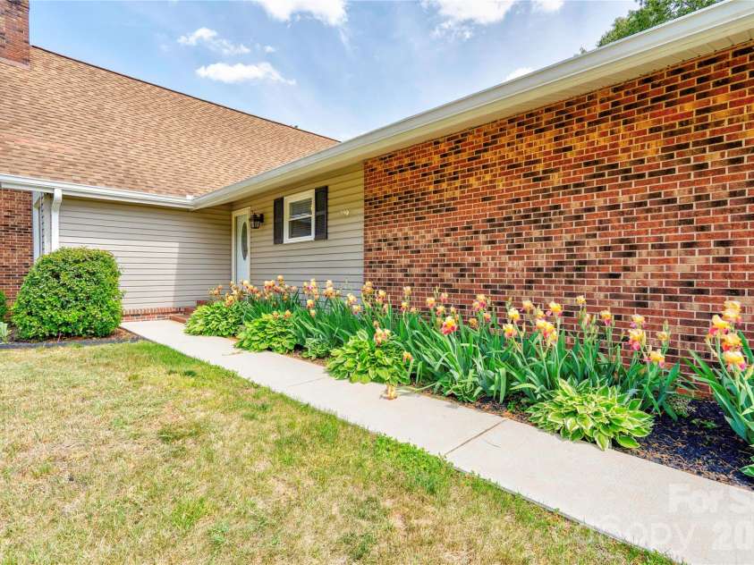 118 Crow Road, Shelby, NC 28152.  MLS# CAR4368353, YatesRealty ID 15549. Walkway