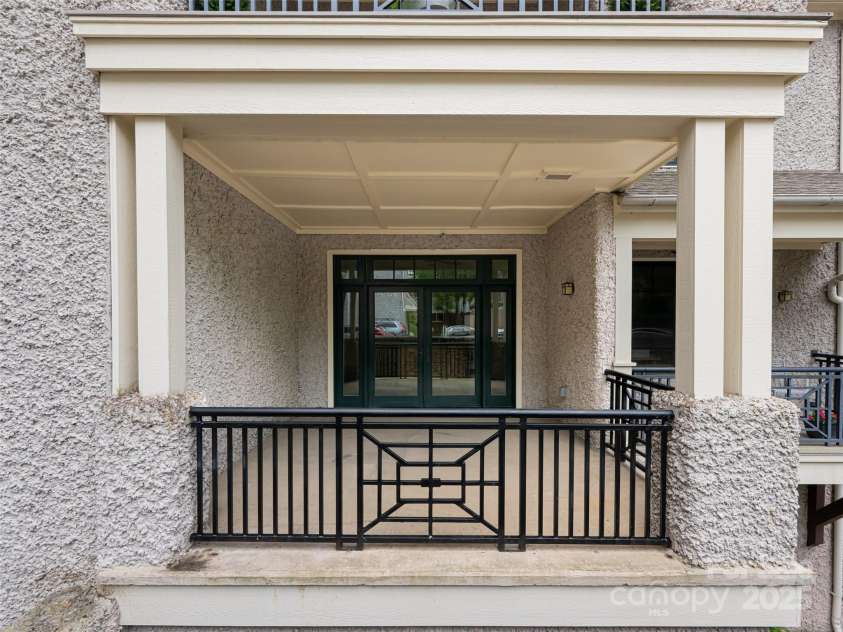 190 Broadway Street, Asheville, NC 28801.  MLS# CAR4263285, YatesRealty ID 15550. 