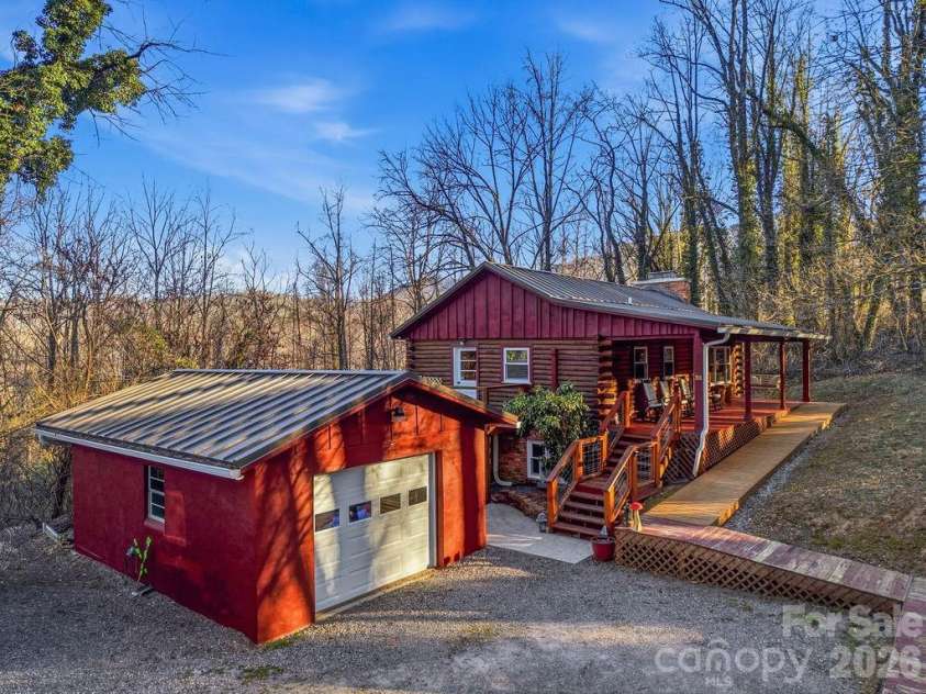 34 Greenbriar Road, Black Mountain, NC 28711.  MLS# CAR4340894, YatesRealty ID 15550. 