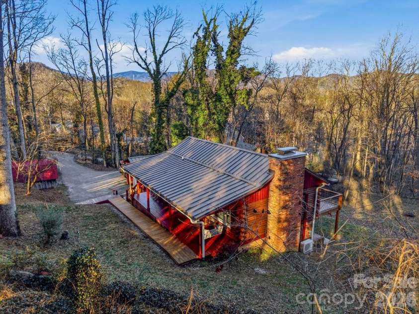 34 Greenbriar Road, Black Mountain, NC 28711.  MLS# CAR4340894, YatesRealty ID 15550. 