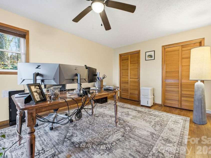 34 Greenbriar Road, Black Mountain, NC 28711.  MLS# CAR4340894, YatesRealty ID 15550. 