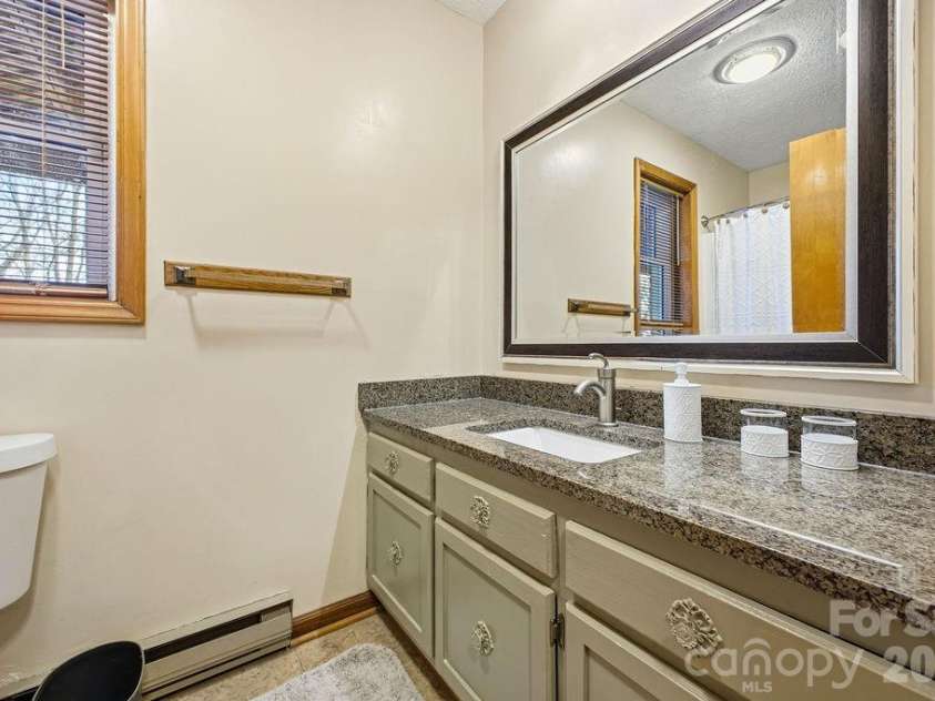 34 Greenbriar Road, Black Mountain, NC 28711.  MLS# CAR4340894, YatesRealty ID 15550. 
