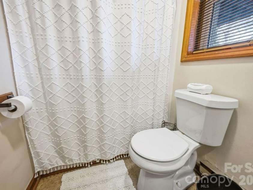 34 Greenbriar Road, Black Mountain, NC 28711.  MLS# CAR4340894, YatesRealty ID 15550. 