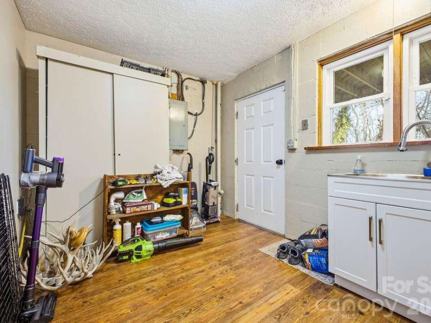 34 Greenbriar Road, Black Mountain, NC 28711.  MLS# CAR4340894, YatesRealty ID 15550. 