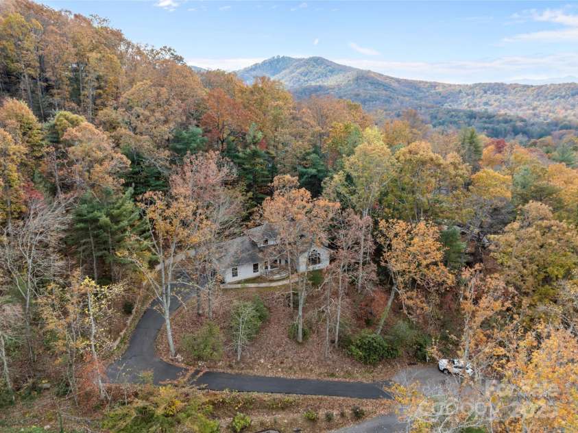 17 Laurel Trail, Asheville, NC 28803.  MLS# CAR4308423, YatesRealty ID 15551. 