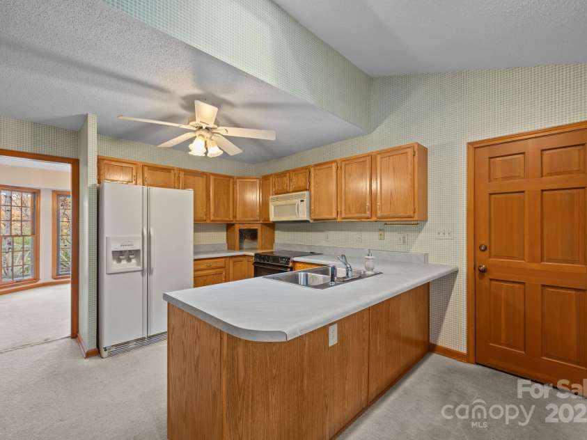 17 Laurel Trail, Asheville, NC 28803.  MLS# CAR4308423, YatesRealty ID 15551. 