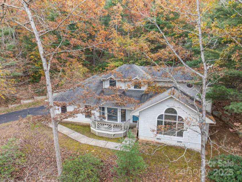 17 Laurel Trail, Asheville, NC 28803.  MLS# CAR4308423, YatesRealty ID 15551. 